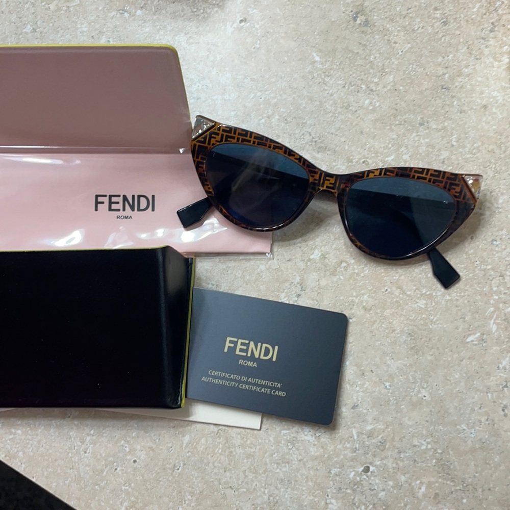 FENDI DIAMOND LOGO SUNGLASSES BROWN HIGH FASHION RARE SUN GLASSES